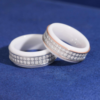 Anillo de Cerámica Blanca con Doble Pavé de Diamantes Creados en Laboratorio