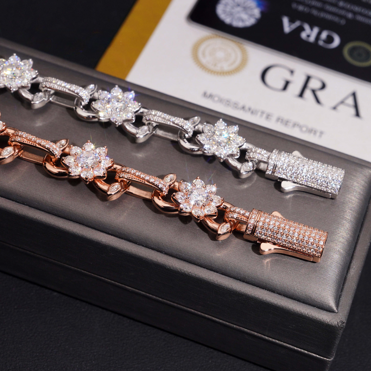 Pulsera con diseño de flores Infinito y diamante de laboratorio – Oro de 14k