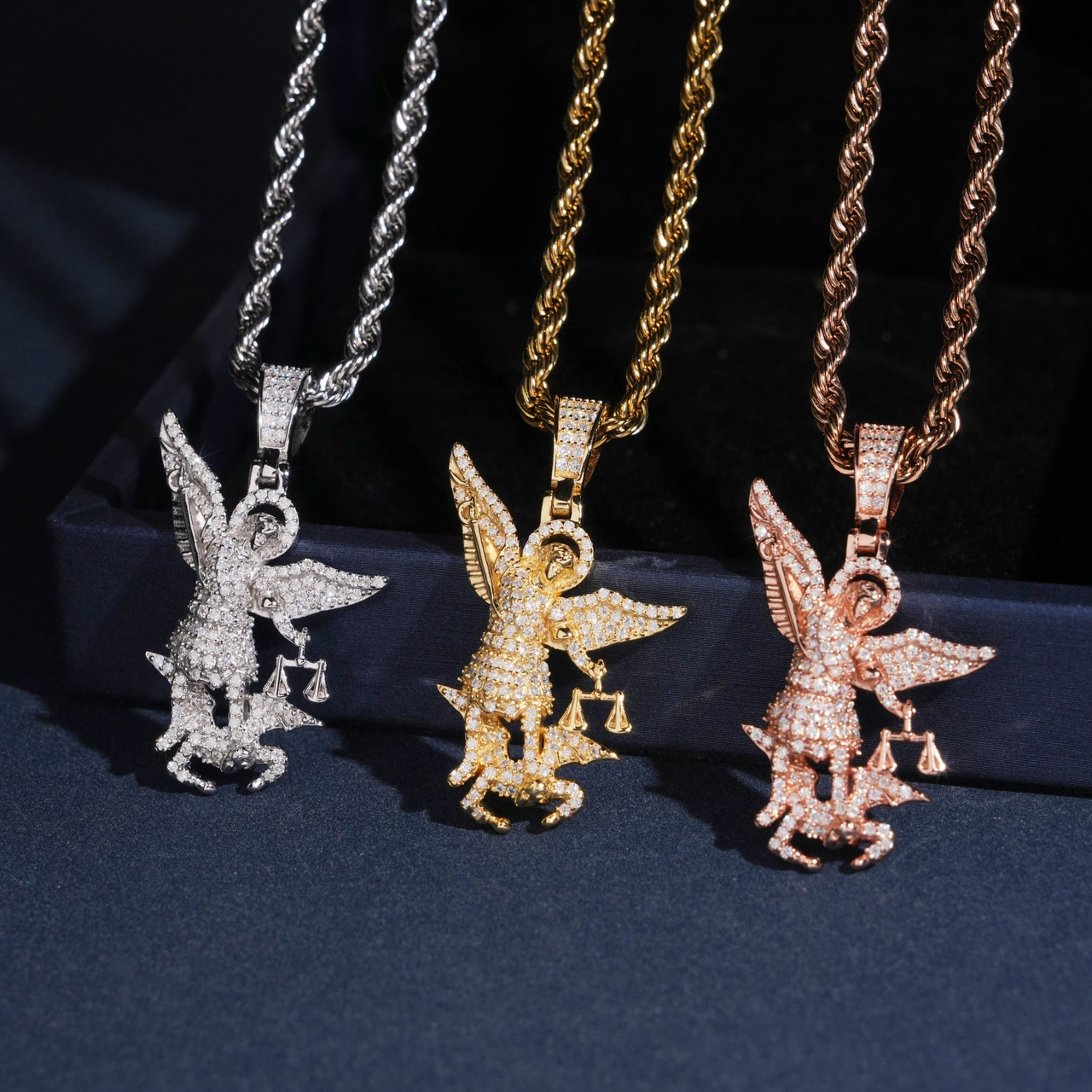 Colgante San Miguel con Diamante Cultivado – Oro de 14k