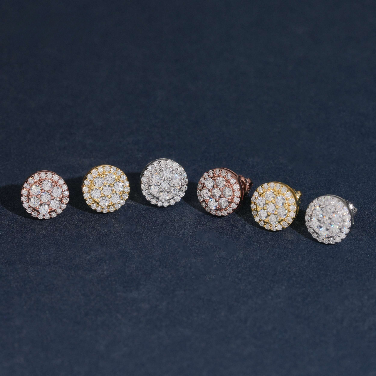Pendientes de tuerca con racimo de pavé en círculo y diamantes cultivados – Oro de 14k