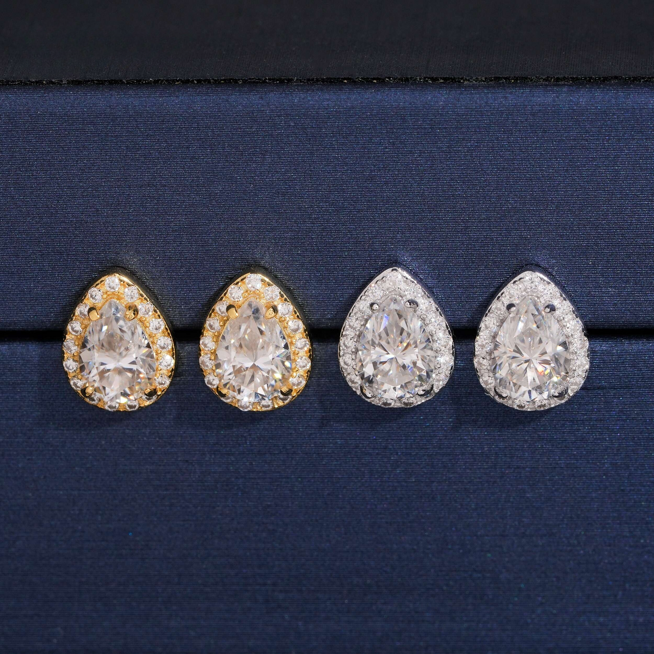 Pendientes de Halo con Diamantes de Laboratorio de Talla Pera – Oro de 14k