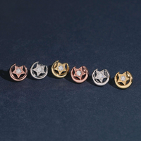 Pendientes de tuerca de oro de 14k con diseño de estrella, luna y diamante de laboratorio