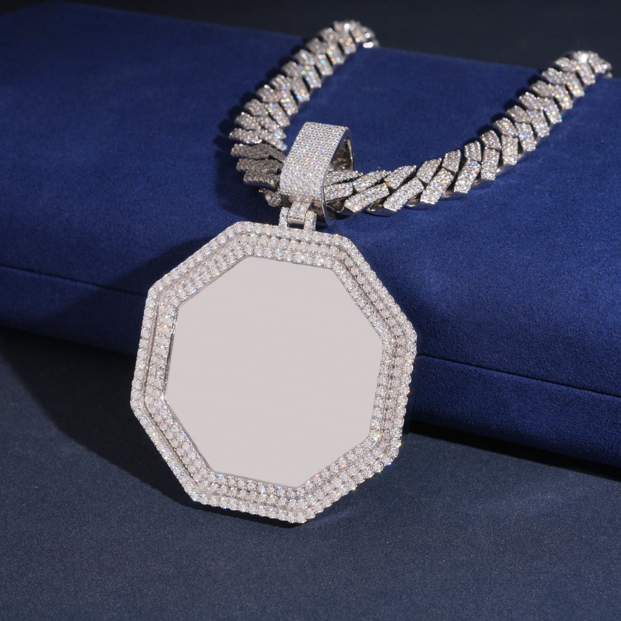 Colgante con imagen octogonal personalizado sólido de oro de 14 quilates con diamantes de laboratorio