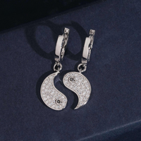 Pendientes de aro Yin Yang con diamantes de laboratorio – Oro de 14k