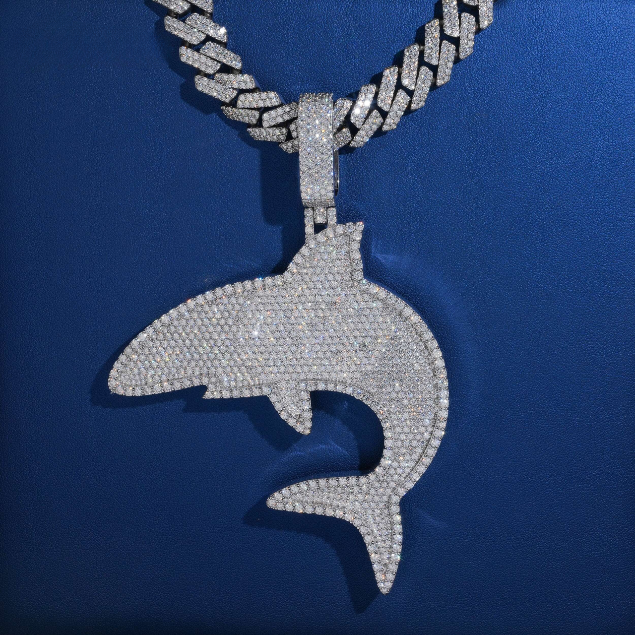 Colgante de Tiburón con Diamante Creado en Laboratorio – Oro de 14k