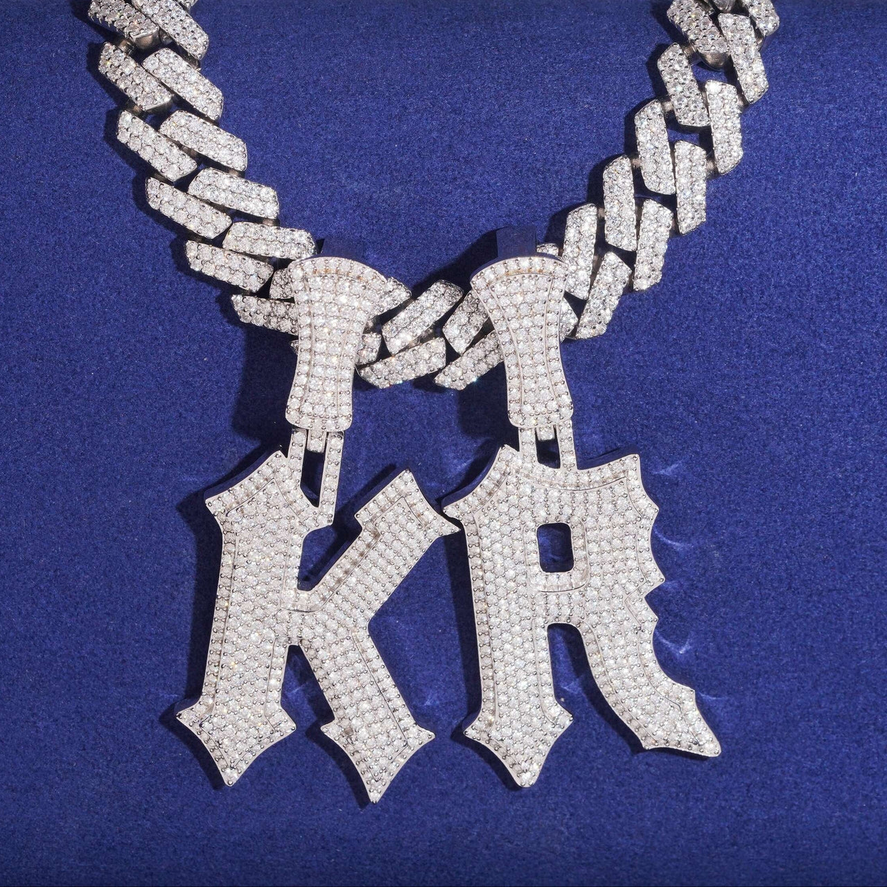 Colgante con letras personalizadas de diamante de laboratorio macizo - Oro de 14k
