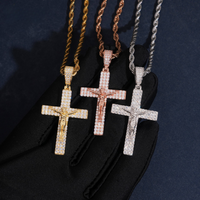 Colgante de Jesús Crucificado con Diamante de Laboratorio – Oro de 14k