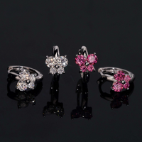 Pendientes de aro con mariposa y diamantes creados en laboratorio – Oro de 14k