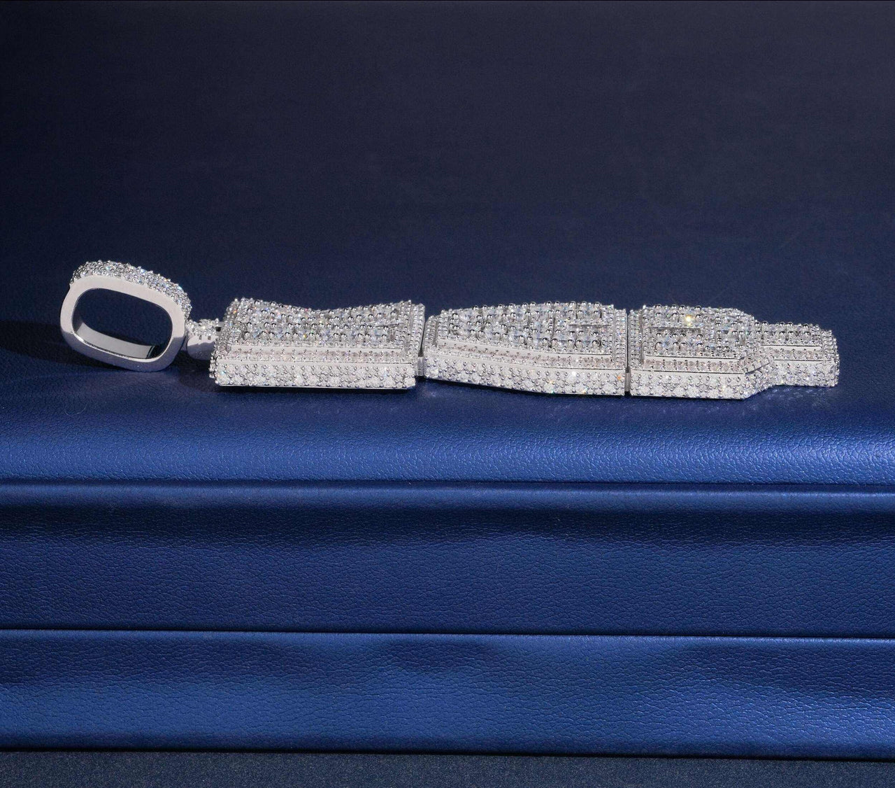 Colgante de diamante sintético de oro de 14k con engaste de panal personalizado