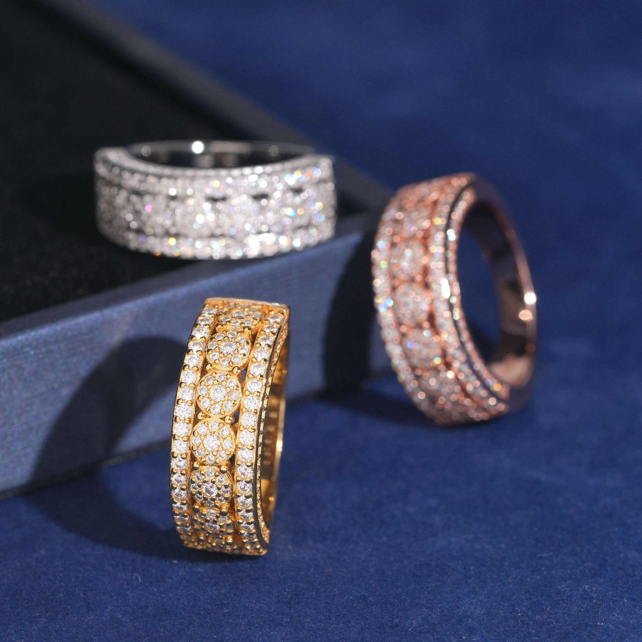 Anillo de laboratorio de diamantes pavé estilo art déco festoneado de 3 hileras grueso – Oro de 14k