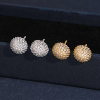 Pendientes de botón con grupo de diamantes de laboratorio engastados en pavé en forma de círculo – Oro de 14k