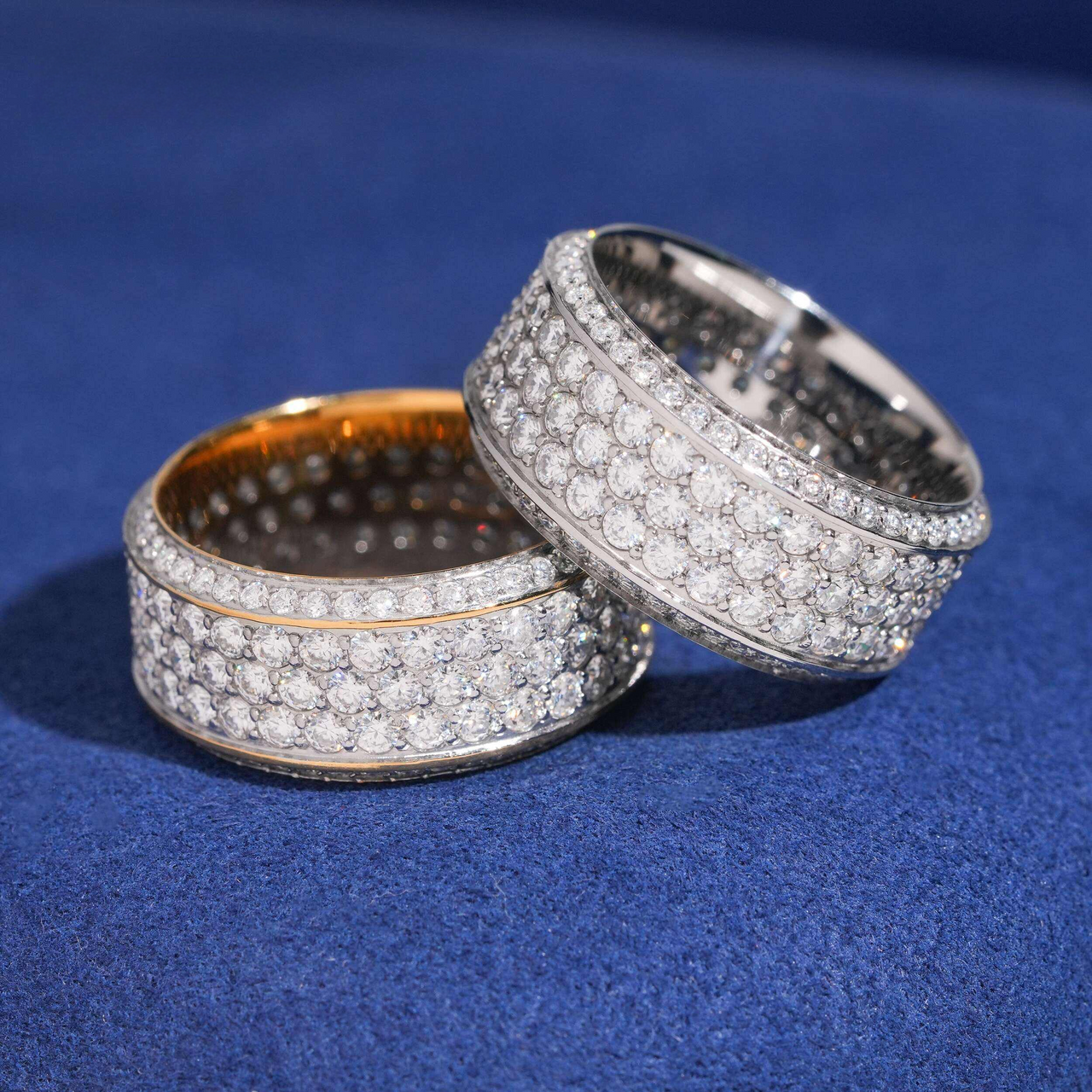 Anillo de eternidad de tres filas con pavé completo de diamantes de laboratorio – Oro de 14k
