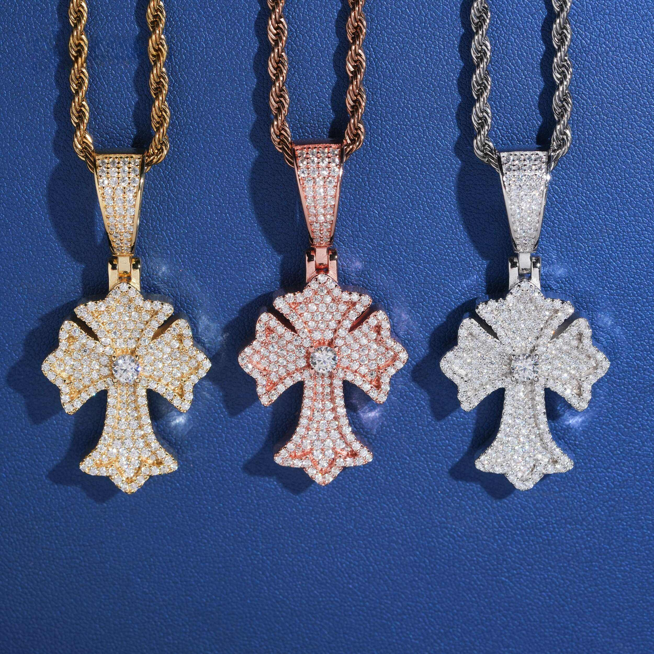 Colgante Cruz con Diamantes de Laboratorio – Oro de 14k