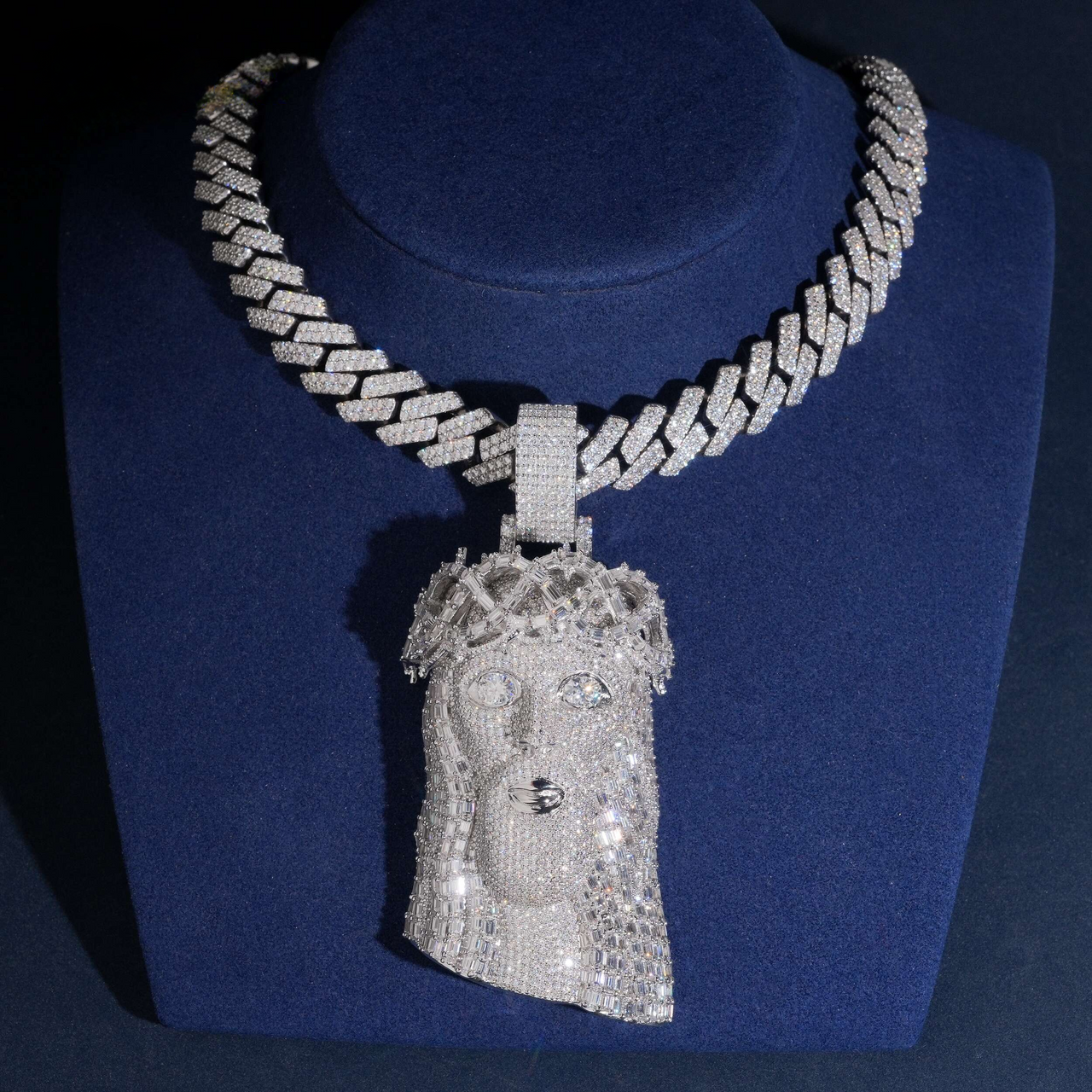 Colgante de Jesús Corona de Espinas con Diamantes Creados en Laboratorio – Oro de 14k