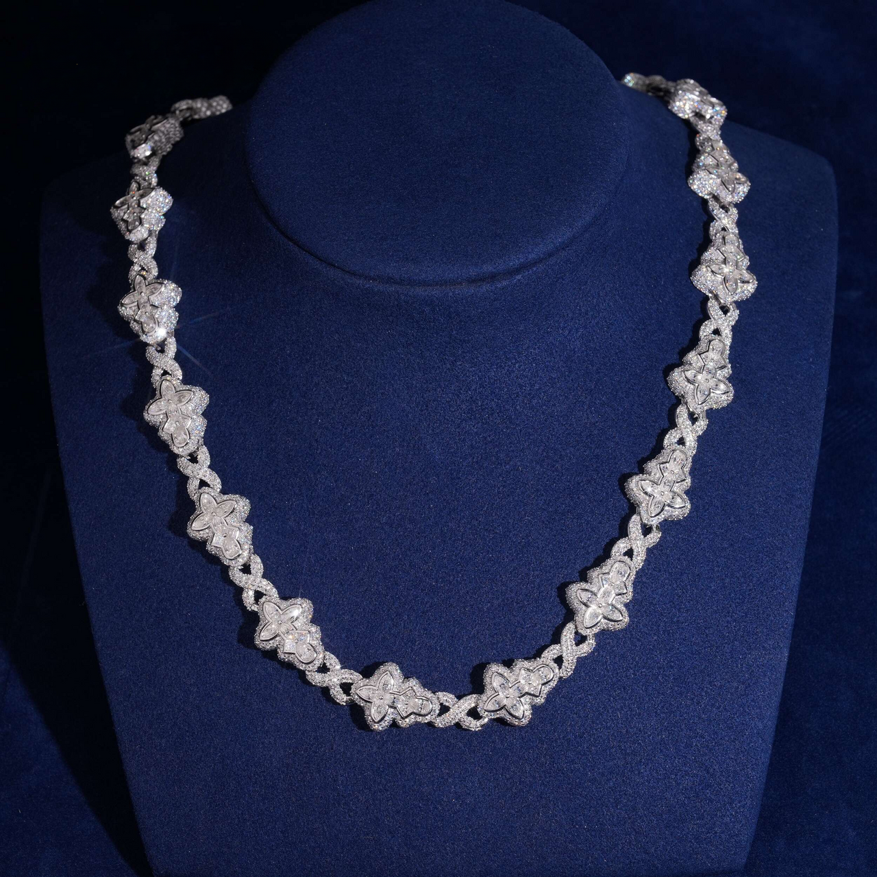 Collar Cruzado Infinito con Diamantes de Laboratorio – Oro de 14k