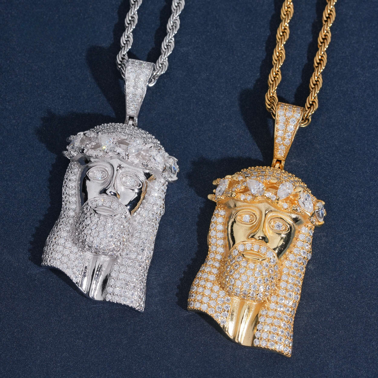 Colgante Jesús de Oro 14k con Diamantes de Laboratorio de Varias Formas