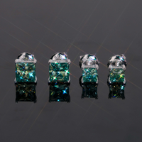 Pendientes de tuerca cuadrados con corte princesa de diamantes de laboratorio – Oro de 14k