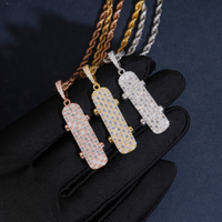 Colgante de patineta con diamante de laboratorio – Oro de 14k