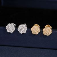 Pendientes de botón en racimo con pavé de flor circular y diamante de laboratorio – Oro de 14k