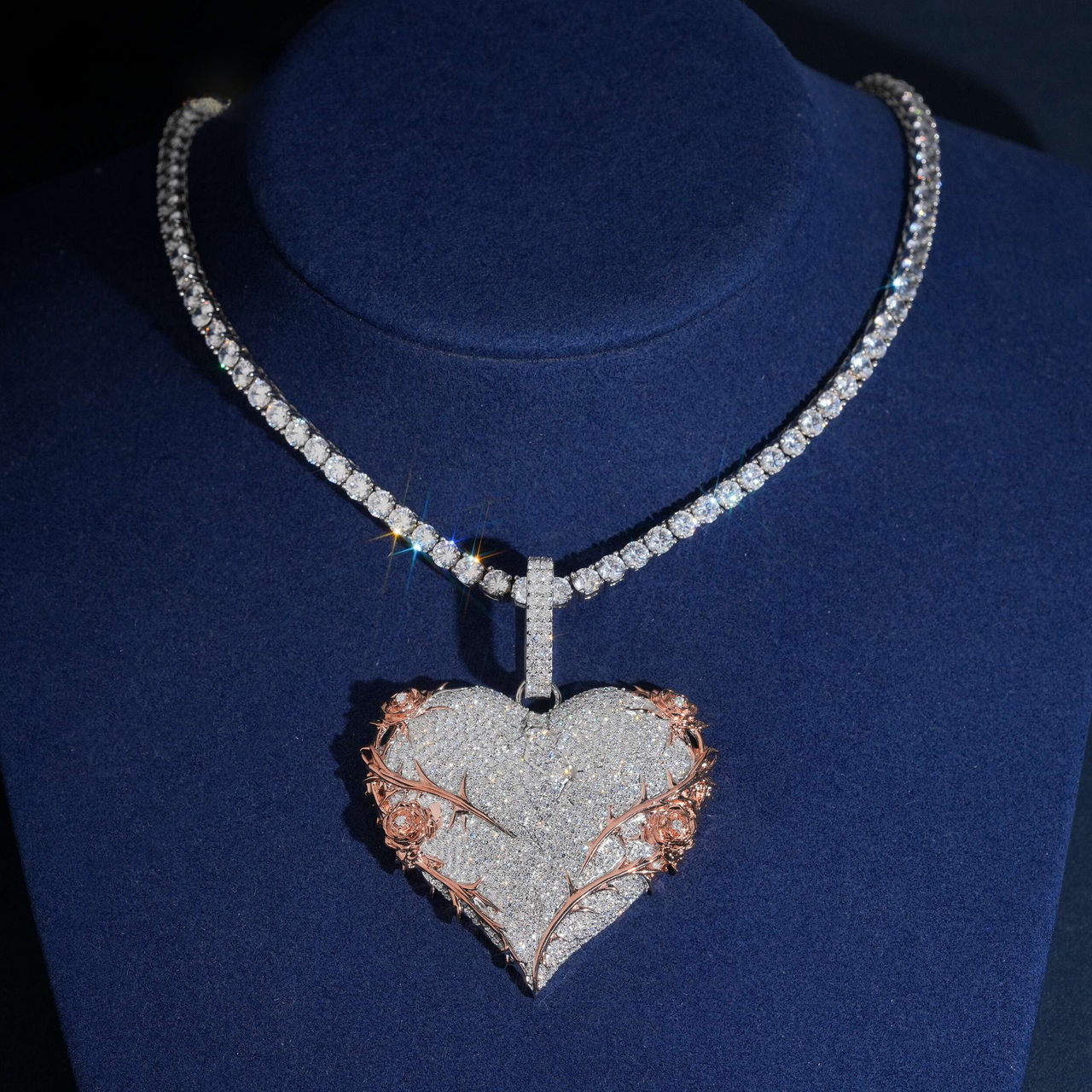 Colgante Corazón Rosa con Espinas Diamante Cultivado – Oro 14k
