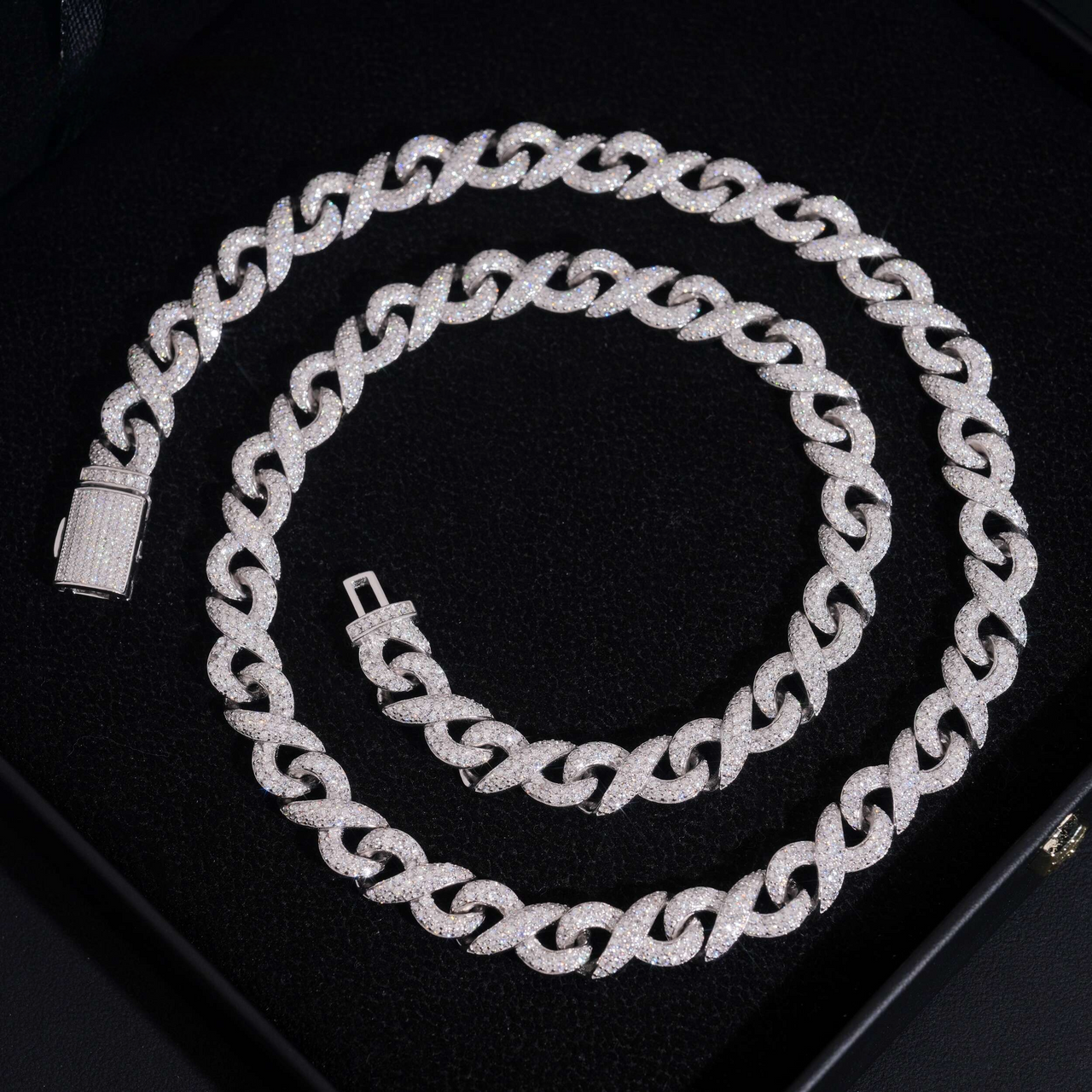 Cadena Eslabón Infinito Sólido de 10 MM con Pavé Completo – Oro de 14k Diamantes de Laboratorio