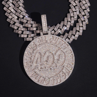 Colgante de medallón redondo personalizado de 2.5 pulgadas con diamante cultivado – Oro de 14k