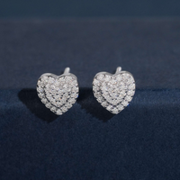 Pendientes de botón en racimo de corazón con diamantes cultivados – Oro de 14k