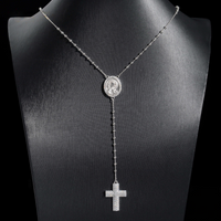 Collar largo tipo rosario con cruz de la Virgen María y pavé de diamantes de laboratorio de oro de 14k