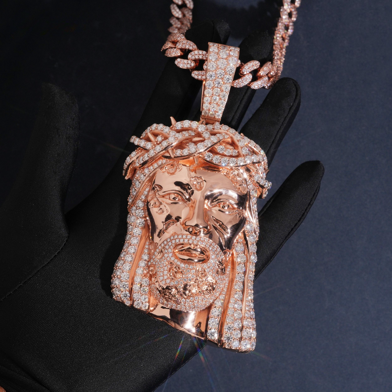 Colgante Jesús de Oro 14k con Diamantes de Laboratorio Pesado