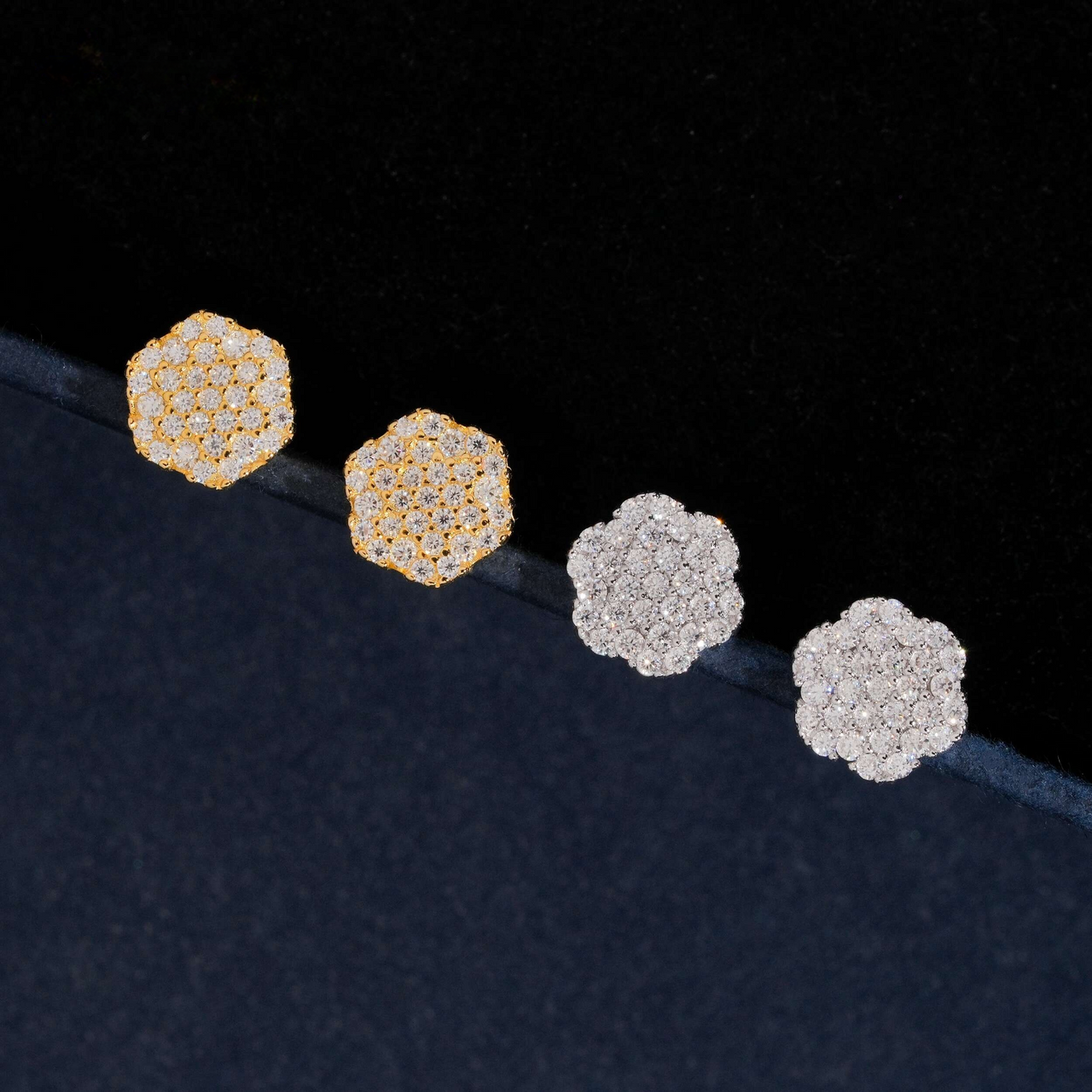 Pendientes de botón en racimo con pavé de flor circular y diamante de laboratorio – Oro de 14k
