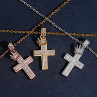 Colgante de Cruz Coronado con Diamantes de Laboratorio – Oro de 14k