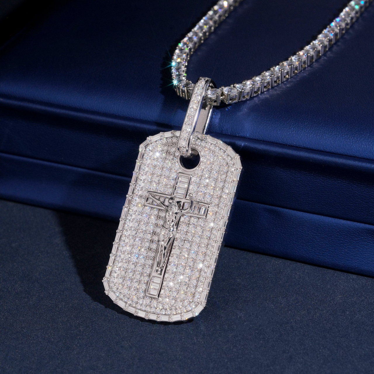Colgante de chapa militar de Jesús con diamante de laboratorio – Oro de 14k
