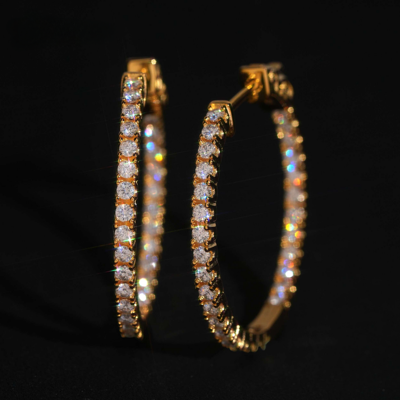 Pendientes de aro tipo Pavé de 2 mm con diamantes de laboratorio – Oro de 14k