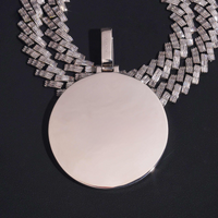 Colgante de medallón redondo personalizado de 2.5 pulgadas con diamante cultivado – Oro de 14k