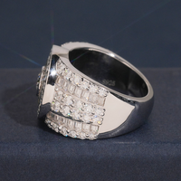 Anillo de diamantes cultivados de oro de 14k con halo de sol de triple fila