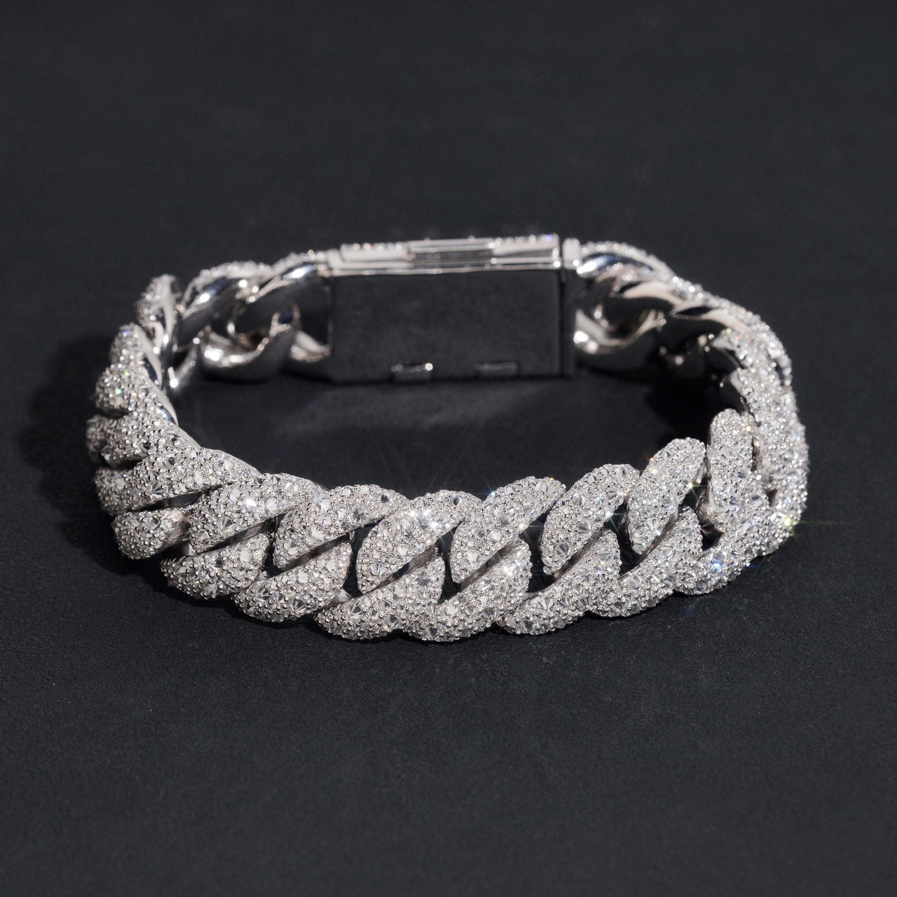 Pulsera de eslabones cubanos con mosaico de diamantes de laboratorio VVS invertidos de 15 mm - Oro de 14k