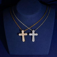 Colgante Cruz de Baguette con Diamantes de Laboratorio – Oro de 14k