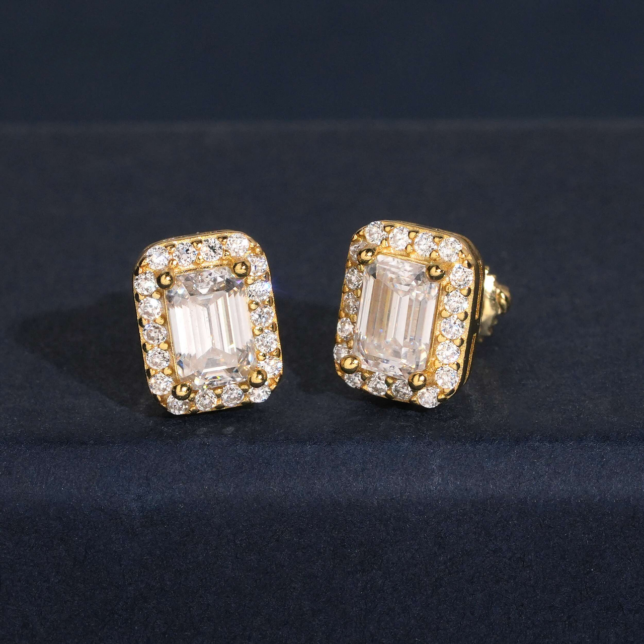 Pendientes de Halo Cuadrados con Corte Esmeralda y Diamantes de Laboratorio – Oro de 14k
