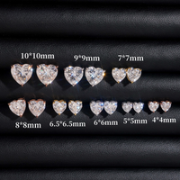 Pendientes de Oro de 14k con Diamante de Laboratorio y Diseño de Corazón con Garras