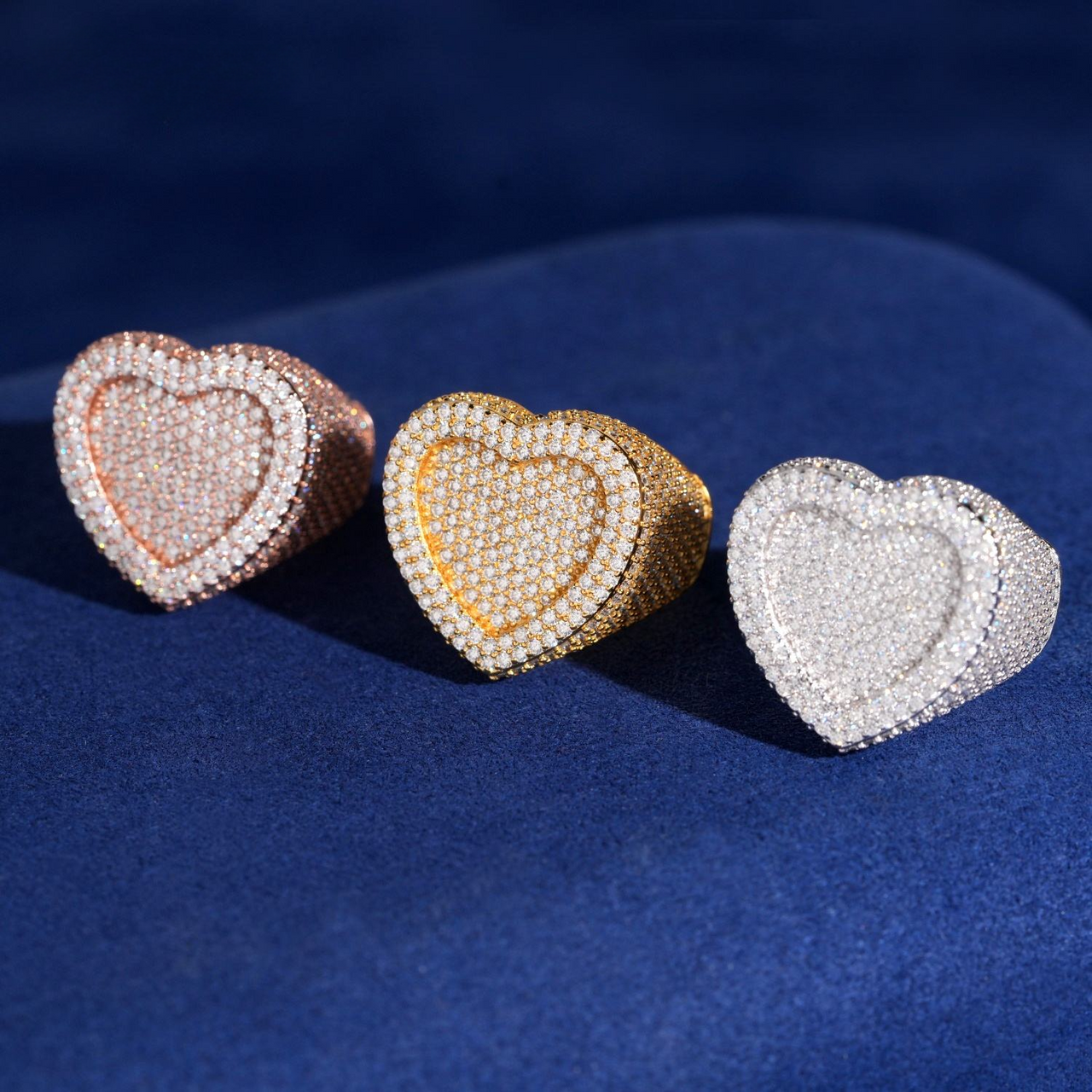 Anillo Corazón Doble de Oro de 14k con Diamantes de Laboratorio Pavé