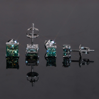 Pendientes de tuerca cuadrados con corte princesa de diamantes de laboratorio – Oro de 14k
