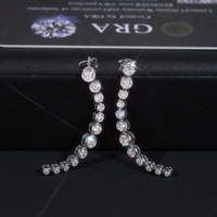 Aretes largos pavé con diamantes de laboratorio – Oro de 14k