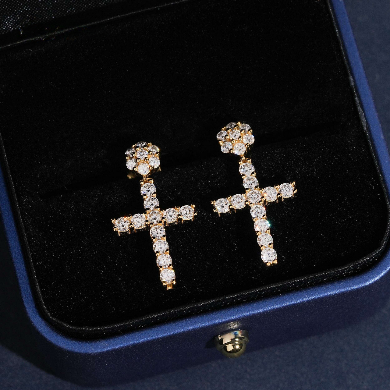 Pendientes Colgantes con Diamantes de Laboratorio en Cruz – Oro de 14k