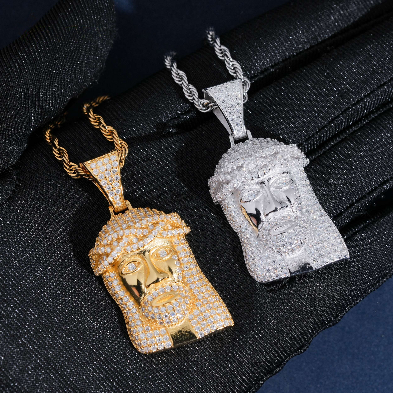 Jesús de oro con diamantes cultivados – Oro de 14k