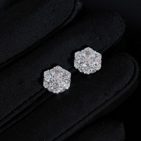 Pendientes de botón redondos con forma de racimo de flores y diamantes cultivados en laboratorio – Oro de 14k