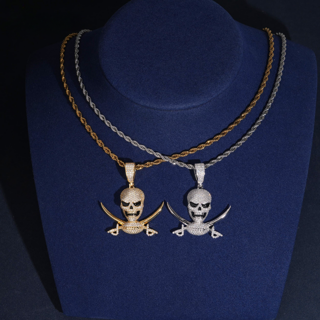 Colgante Calavera Pirata Diamantes de Laboratorio – Oro 14k
