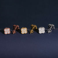 Pendientes de botón Clover Cluster de diamantes de laboratorio – Oro de 14k