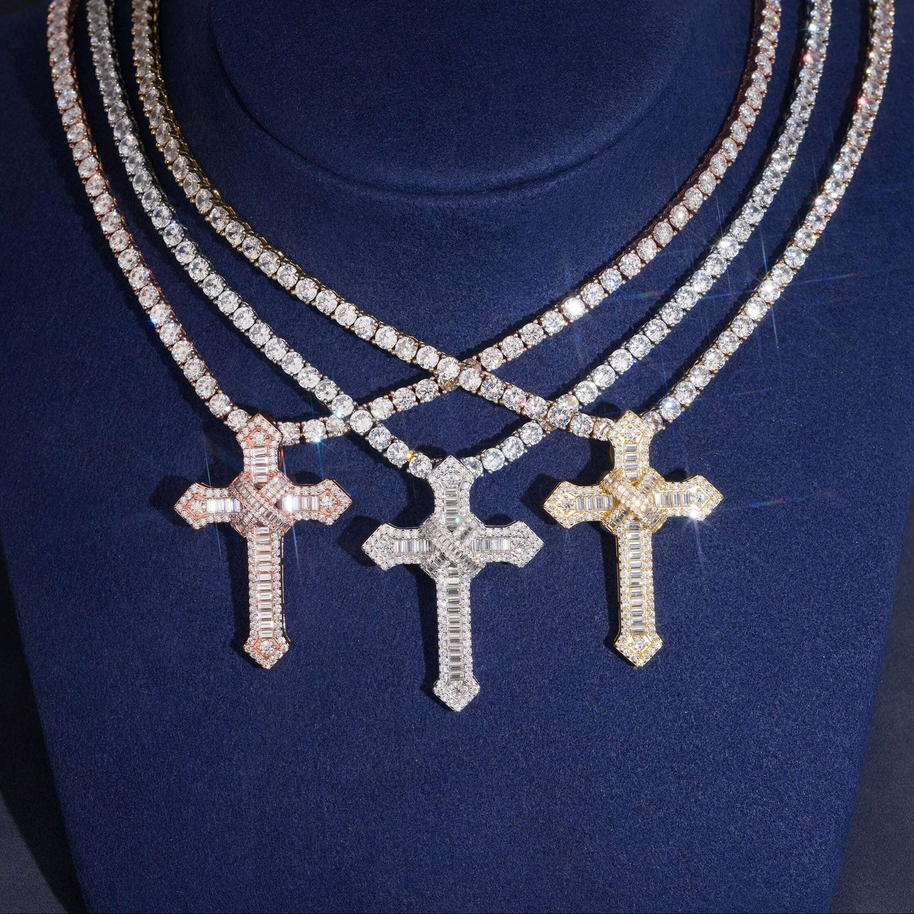 Colgante cruz trenzada baguette de diamante cultivado - Oro de 14k