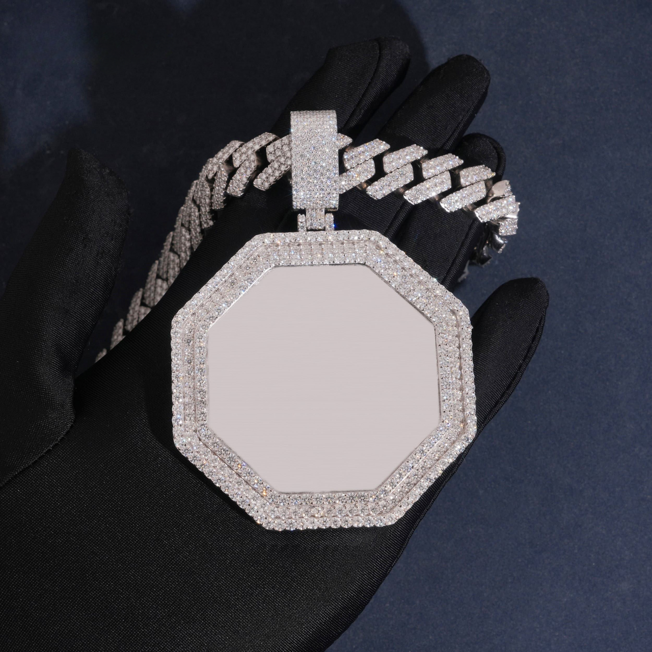 Colgante con imagen octogonal personalizado sólido de oro de 14 quilates con diamantes de laboratorio