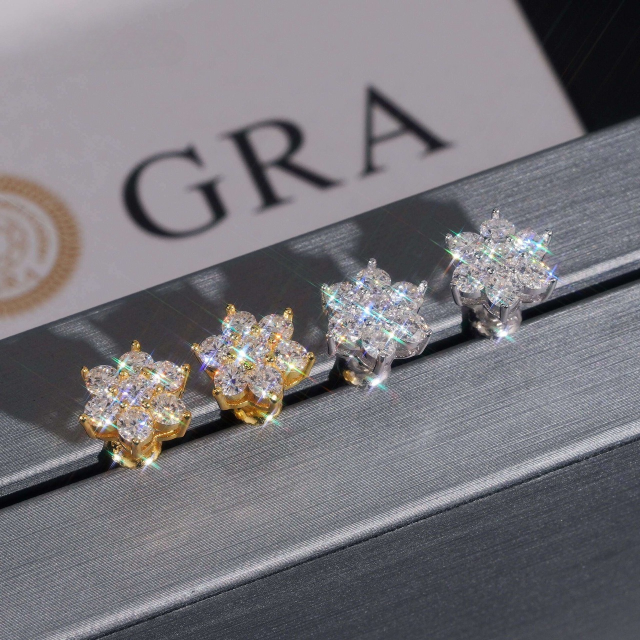 Pendientes de botón en racimo con pavé de flores, diamante cultivado, oro de 14k